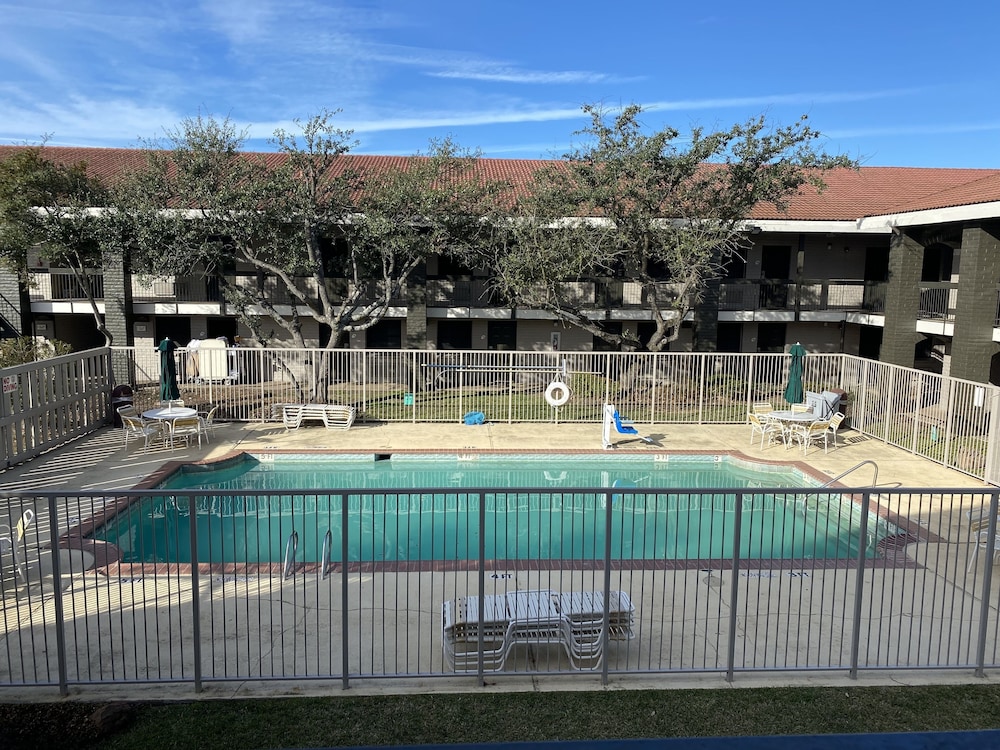 La Quinta Inn by Wyndham Tyler - photo 26
