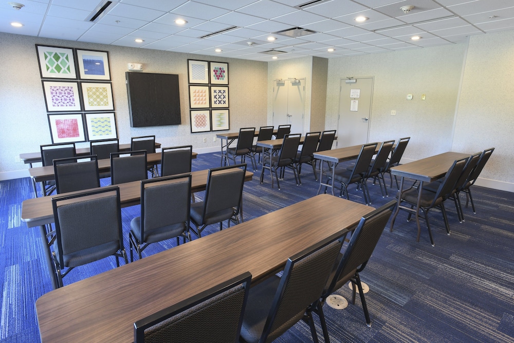 Holiday Inn Express Hotel & Suites Richwood Cincinnati South by IHG - photo 44