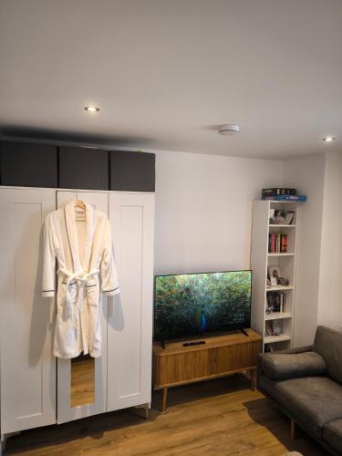 Heathrow Luxury Stay — Feltham