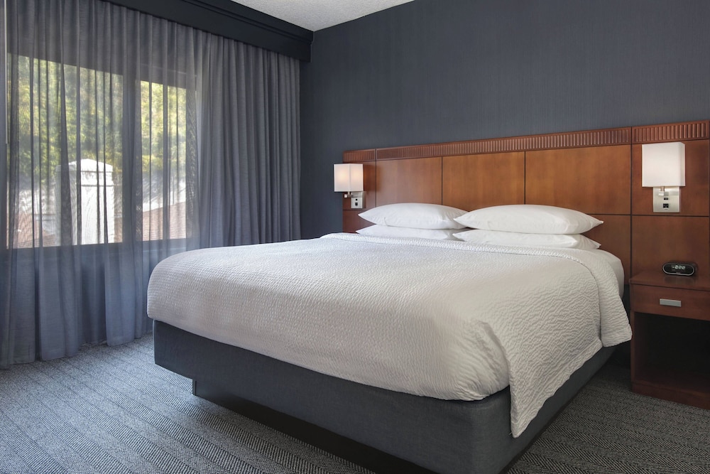 Courtyard by Marriott Norwalk - photo 7