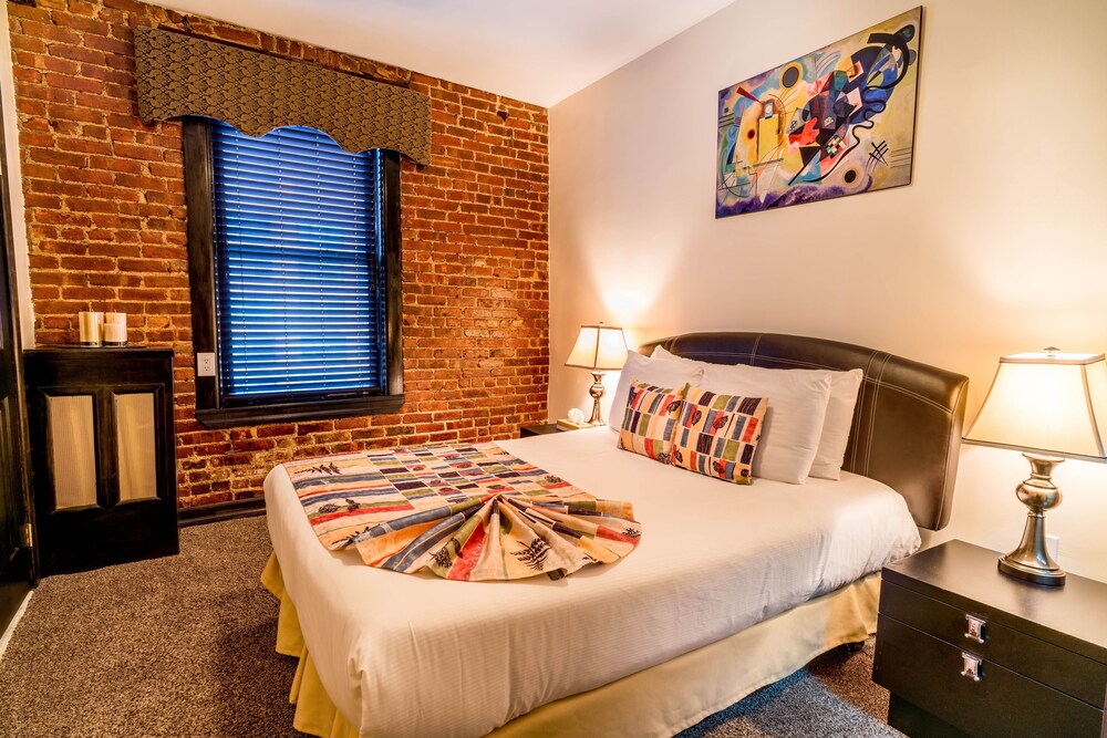 Royal Park Hotel and Hostel - photo 18