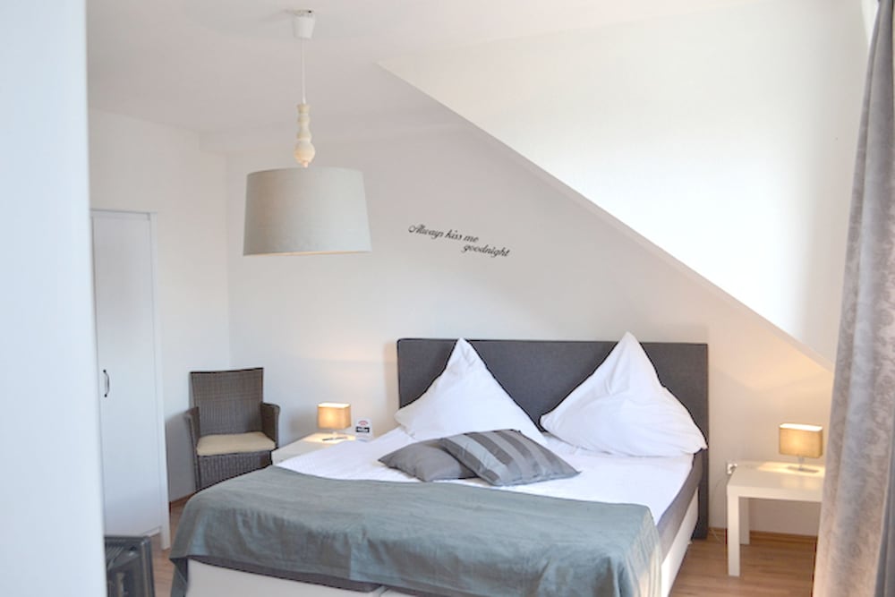 Sali Hotel Zum Dorfbrunnen — Bornheim — photo 3
