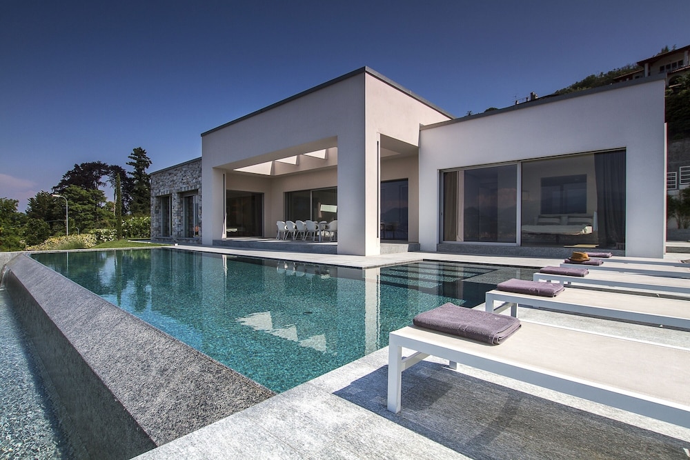 Villa Camilla — 4-Star Luxury Hotel in Stresa, Italy