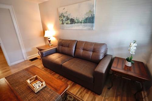 Entire Home Firm Queen Bed 3 Miles To Downtown Indy — 4-Star Luxury Hotel in Indianapolis, United States