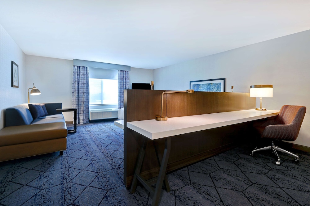 Hilton Garden Inn Cedar Rapids - photo 15