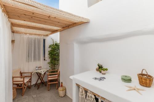 Lithos — 4-Star Luxury Hotel in Paros, Greece