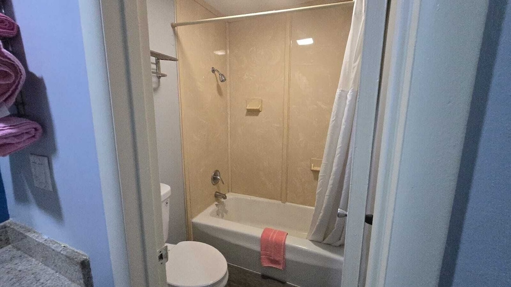 Jeffersonian Motor Inn - photo 18