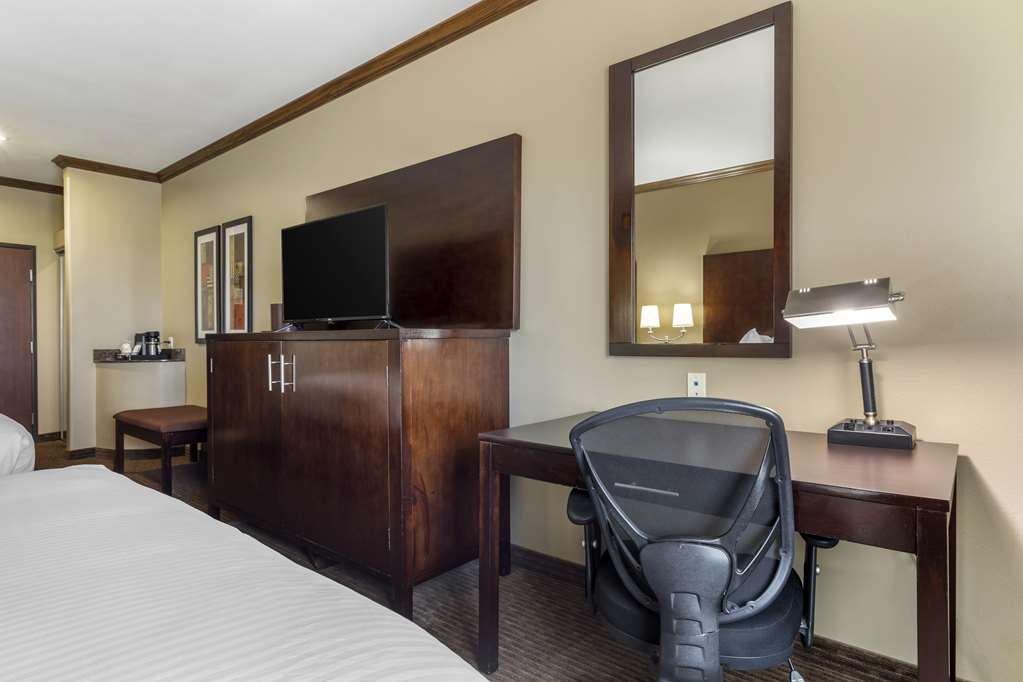 Best Western Plus Texoma Hotel & Suites - photo 12