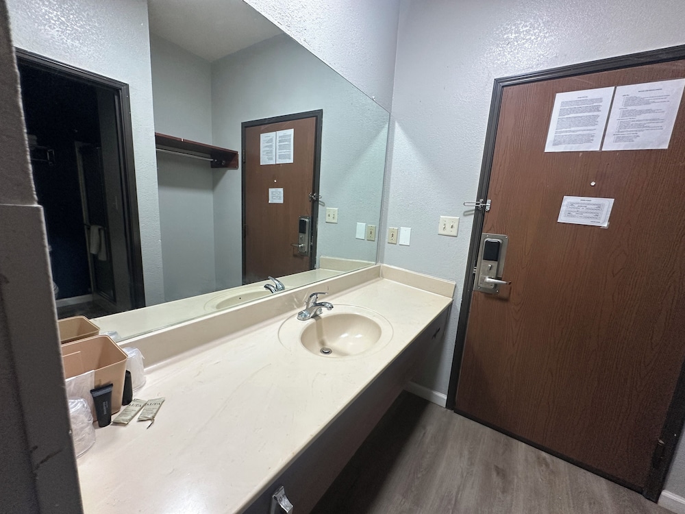 Budget Inn By OYO Barnesville Hwy 41 - photo 24