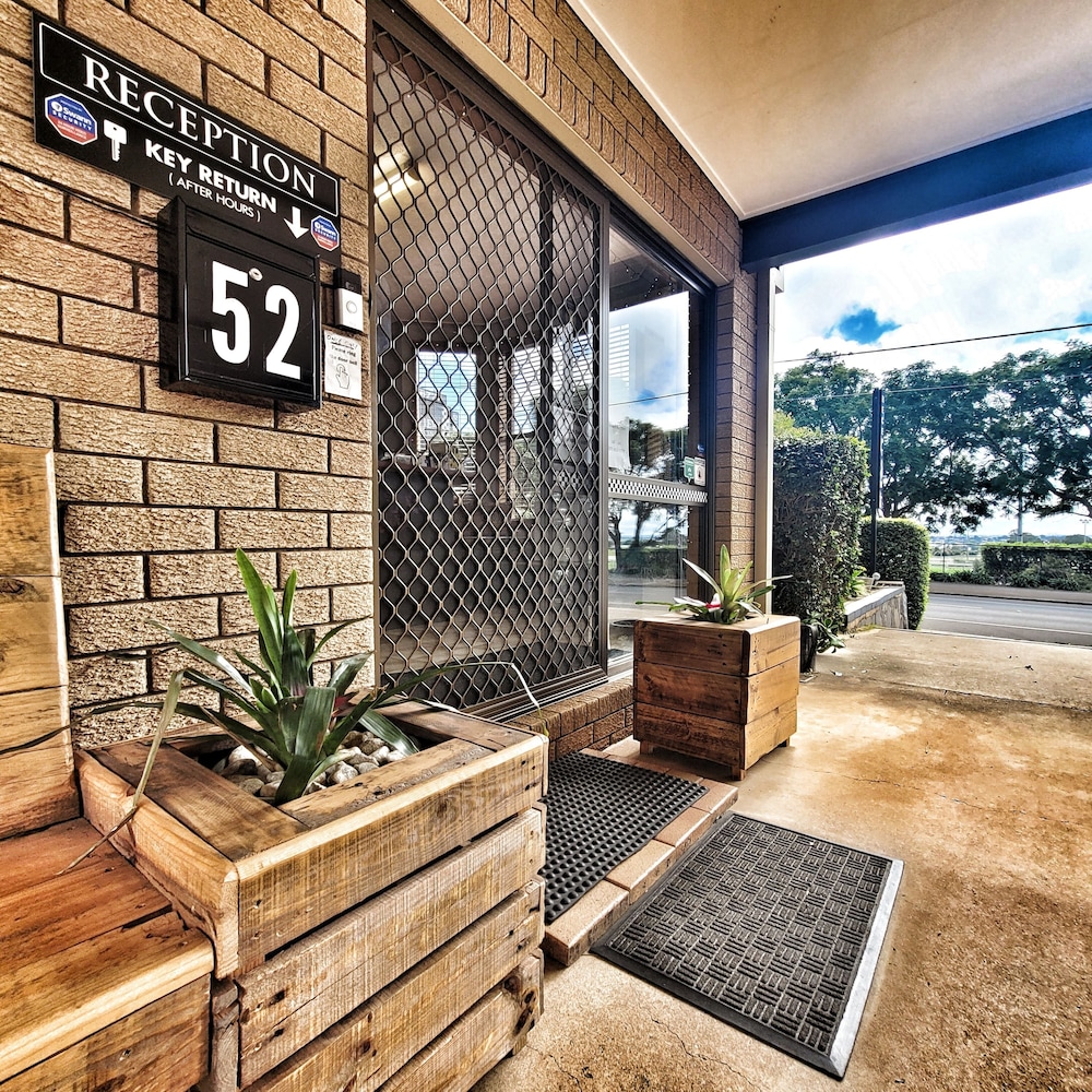 A Raceview Motor Inn in Newtown, Australia