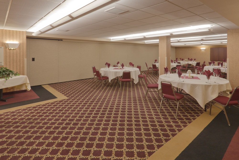 Holiday Inn Express Hotel & Suites Deadwood Gold Dust Casino - photo 48