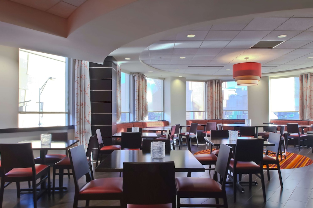 Hampton Inn & Suites Columbus Downtown - photo 58