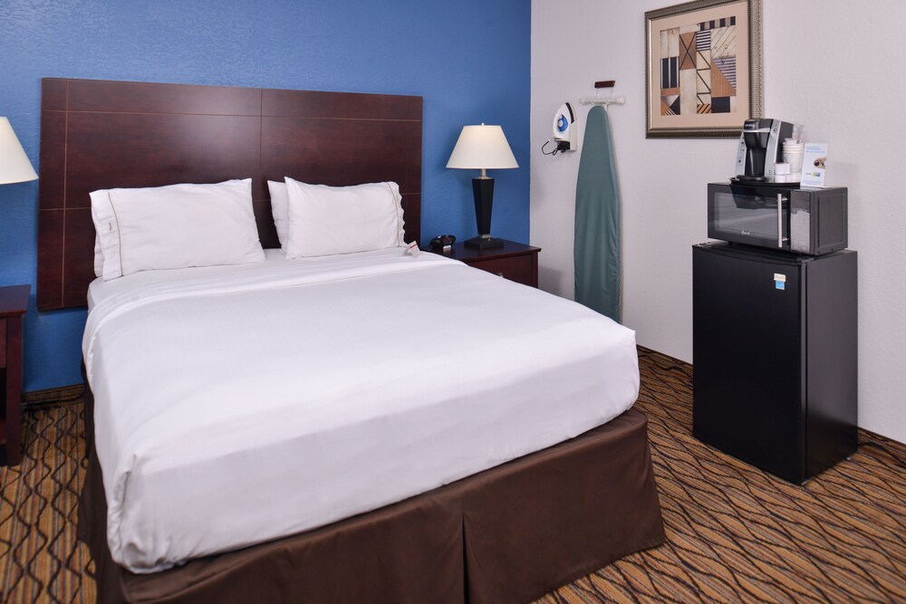 Holiday Inn Express & Suites Central Omaha by IHG - photo 9