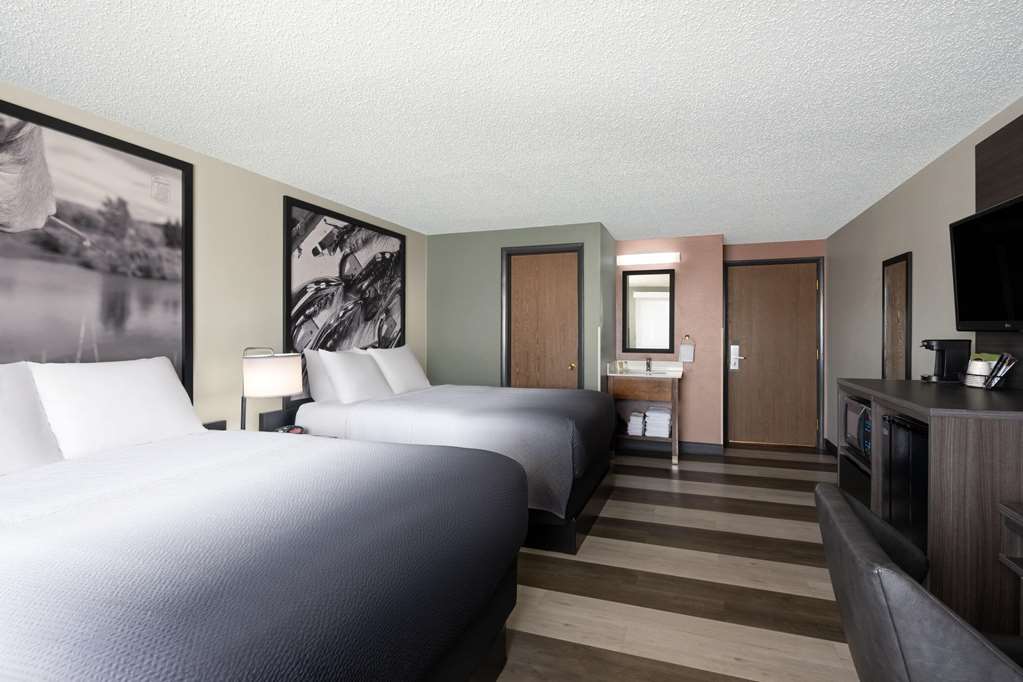 Super 8 by Wyndham Conrad - photo 16