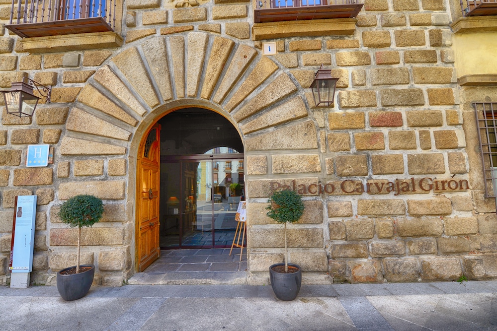 Palacio Carvajal Girón - carbon neutral hotel in Plasencia