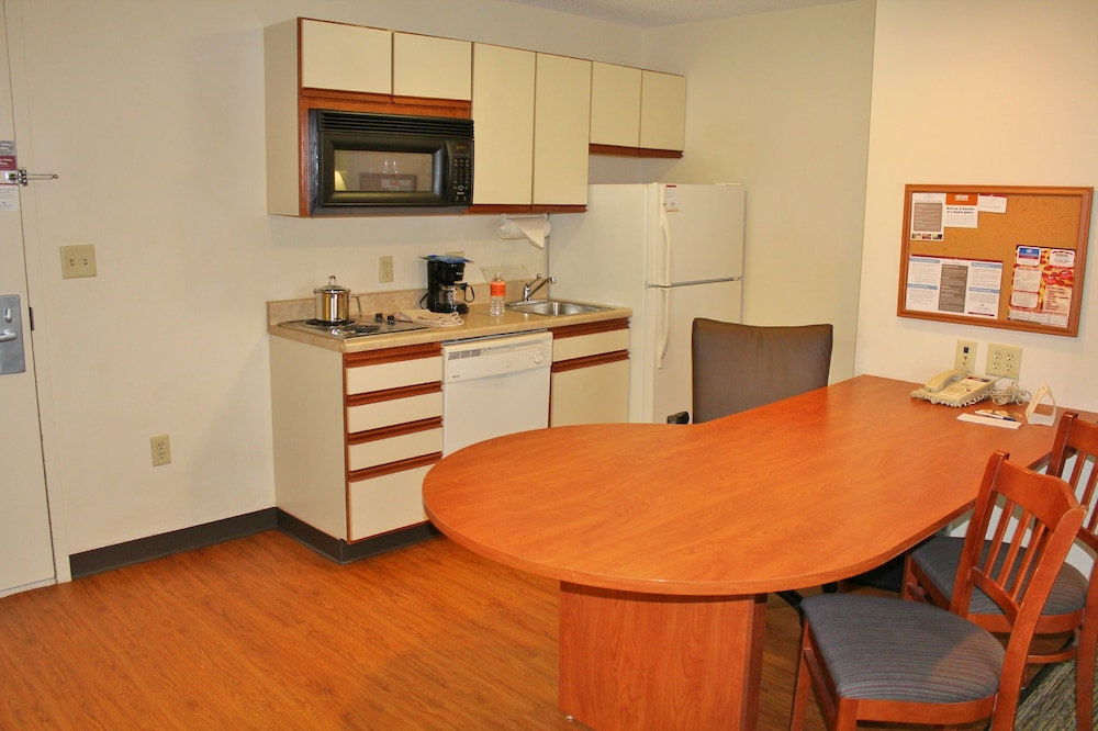 Candlewood Suites Syracuse Airport - photo 10