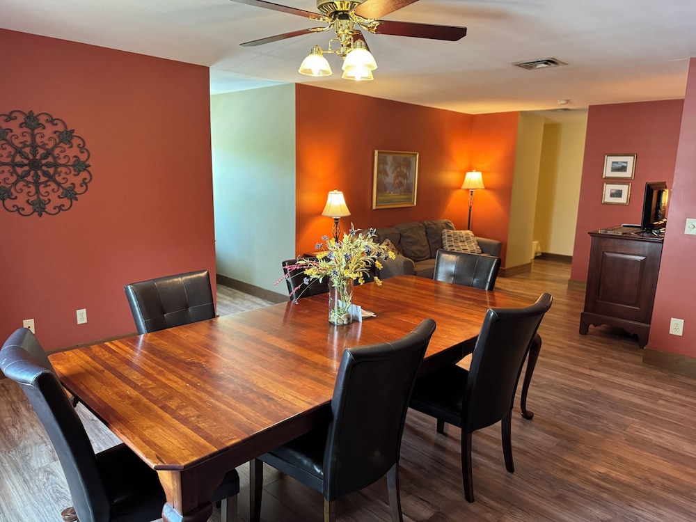 Artists Colony Inn & Restaurant - photo 36
