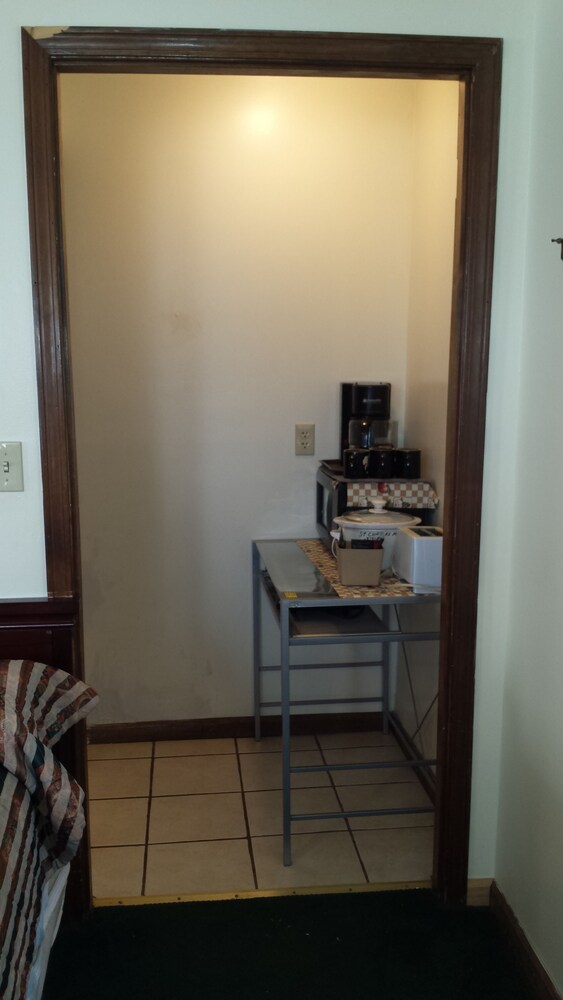 St Charles Motel - photo 11