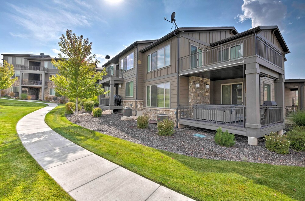 Modern Huntsville Resort Retreat with Deck And Hot Tub - photo 36