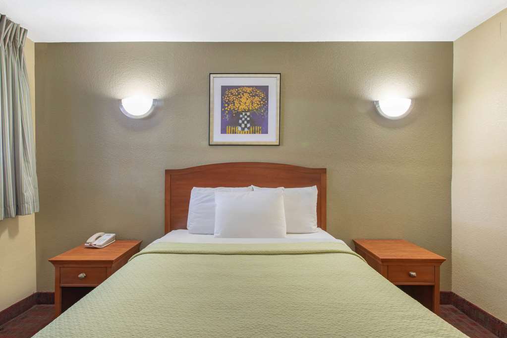 Days Inn by Wyndham Elmsford White Plains - photo 12
