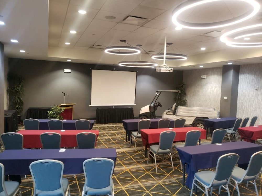 Holiday Inn Hotel & Suites Phoenix Airport By Ihg - photo 41
