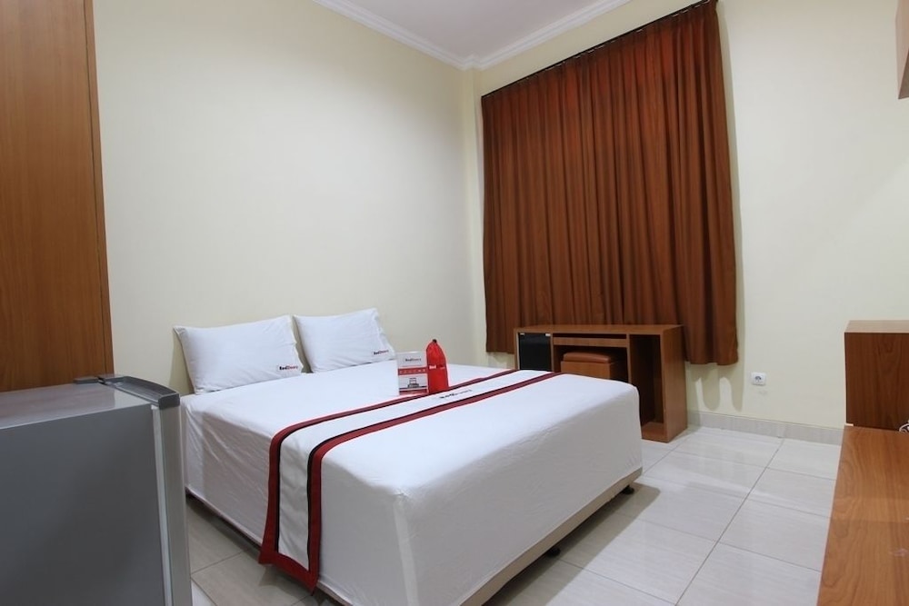 RedDoorz @ Jakal Bawah in Depok, Indonesia