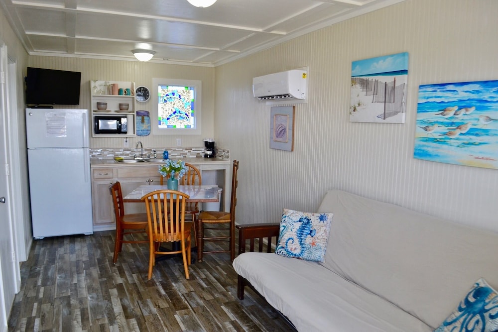 Blue Dolphin Inn and Cottages - photo 29