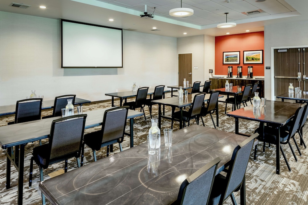 Hilton Garden Inn Wenatchee - photo 42