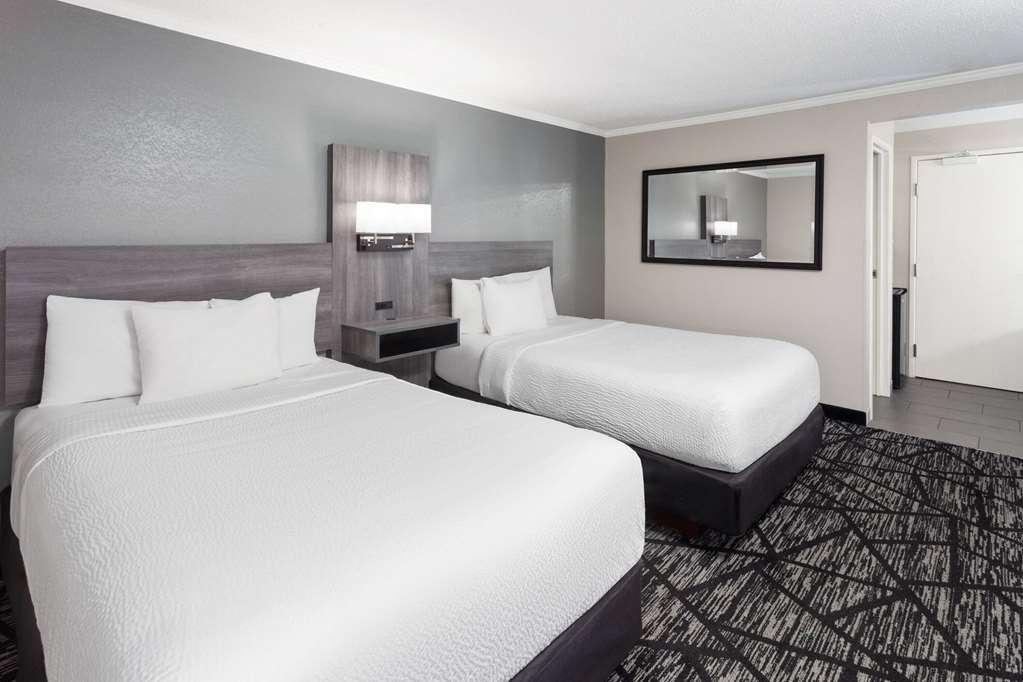 La Quinta Inn by Wyndham Cleveland Independence - photo 12