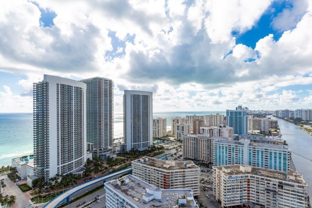 Hyde Beach House Luxury resort 3 Bedroom Condo by RedAwning - photo 30