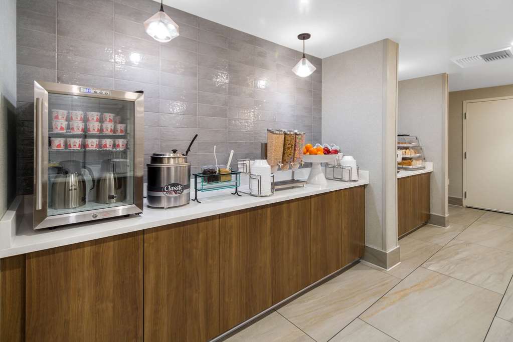 La Quinta Inn & Suites by Wyndham Orange County Airport - photo 27
