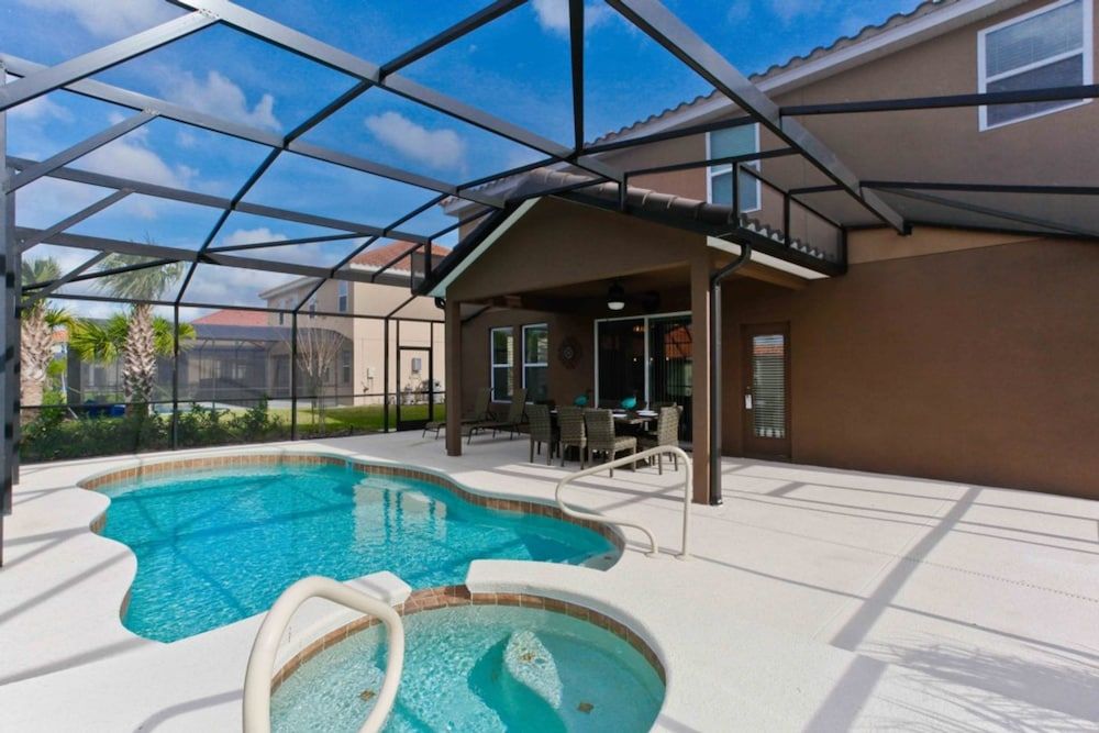 6 Bedrooms 6 Bathrooms Solterra 4176 Od — 4-Star Luxury Hotel in Davenport, United States