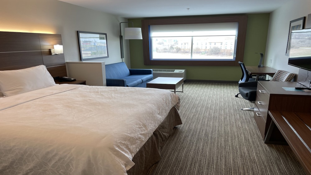 Holiday Inn Express & Suites Brenham South by IHG - photo 8