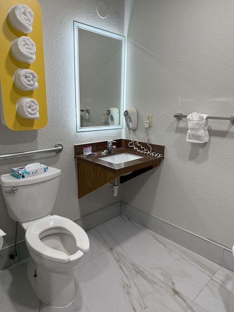 Town House Extended Stay Hotel Downtown - photo 24