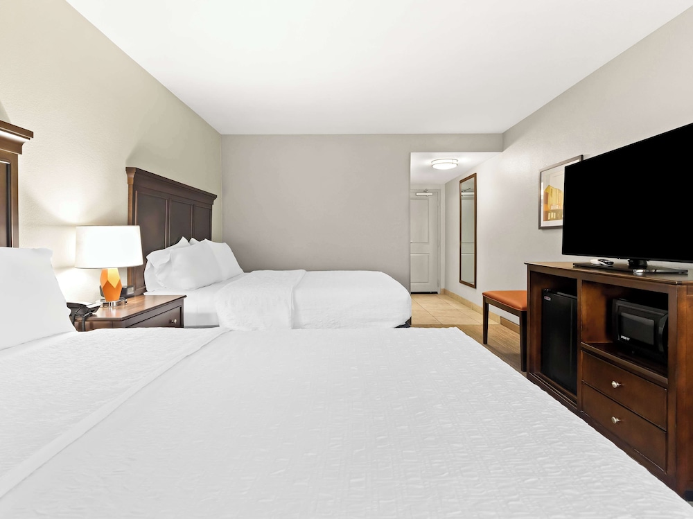 Hampton Inn Blytheville - photo 13