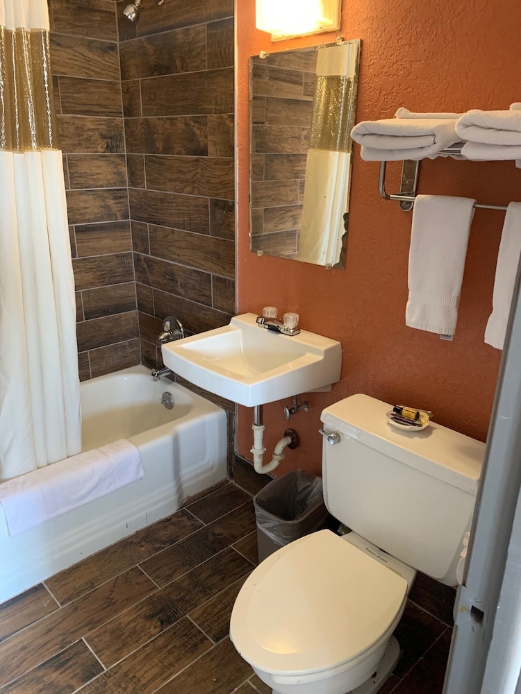 Stadium View Inn - photo 16