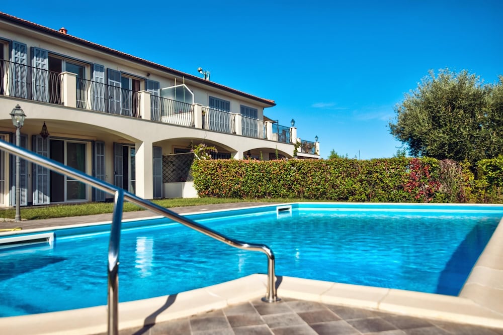 Villa Lucia Riviera dei Fiori Pool Happy Rentals — 4-Star Luxury Hotel in San Remo, Italy