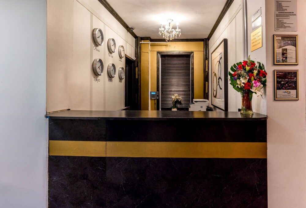 Royal Park Hotel and Hostel - photo 6