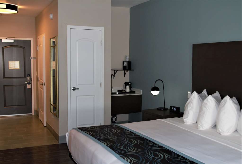 Best Western Plus New Barstow Inn & Suites - photo 16