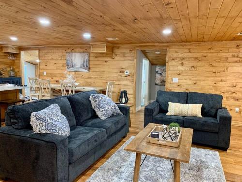 Driftwood House — 4-Star Luxury Hotel in Mead, United States