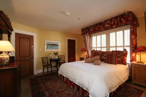 Sea View Inn Carmel