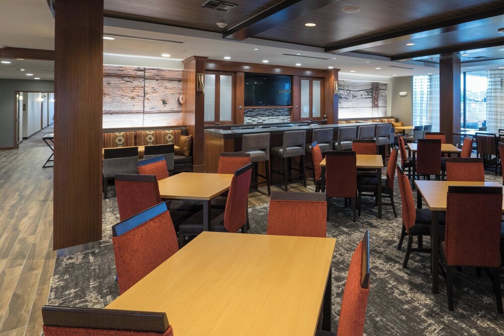 Fairfield Inn and Suites by Marriott Lubbock Southwest - photo 3