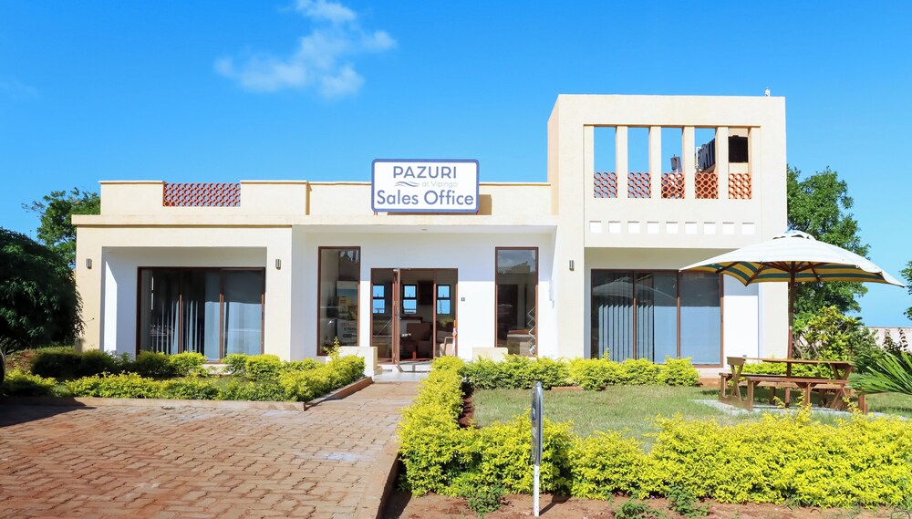 Tb 15 - carbon neutral hotel in Unknown City