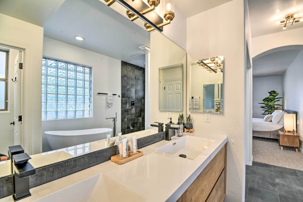 Spa Putting Green Family Haven in Fountain Hills — 4-Star Luxury Hotel in Fountain Hills, United States