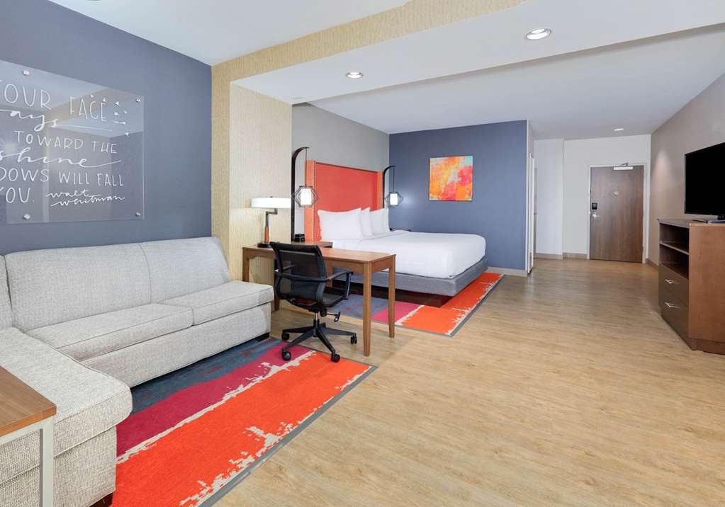 La Quinta Inn & Suites by Wyndham Lakeway - photo 9