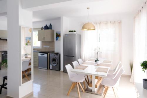 Nissini Blanco 3 bedroom villa with private pool 5 min to the beach — 4-Star Luxury Hotel in Ayia Napa, Cyprus