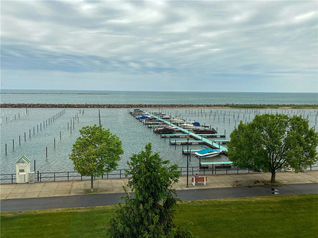 Clarion Hotel Conference Center on Lake Erie - photo 4