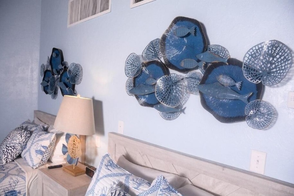Kon Tiki Inn - photo 11