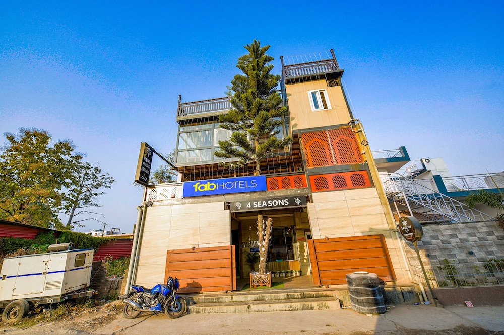 Fabhotel 4 Seasons in Dehra Dun, India