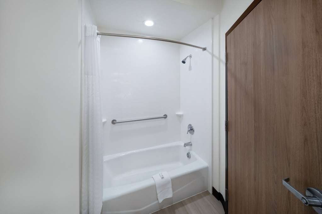La Quinta Inn & Suites by Wyndham El Paso East Loop 375 - photo 45